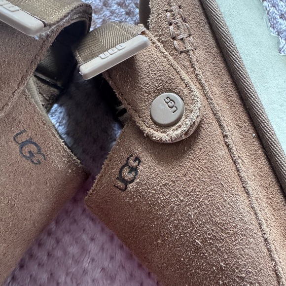 UGG Goldenstar Clog size 6 - Picture 5 of 11